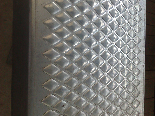 起鼓防滑板 - 河北强佑金属制品有限公司图片3